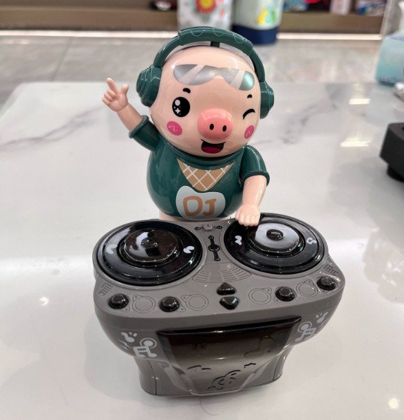 INNOVATE DJ Pig Toy