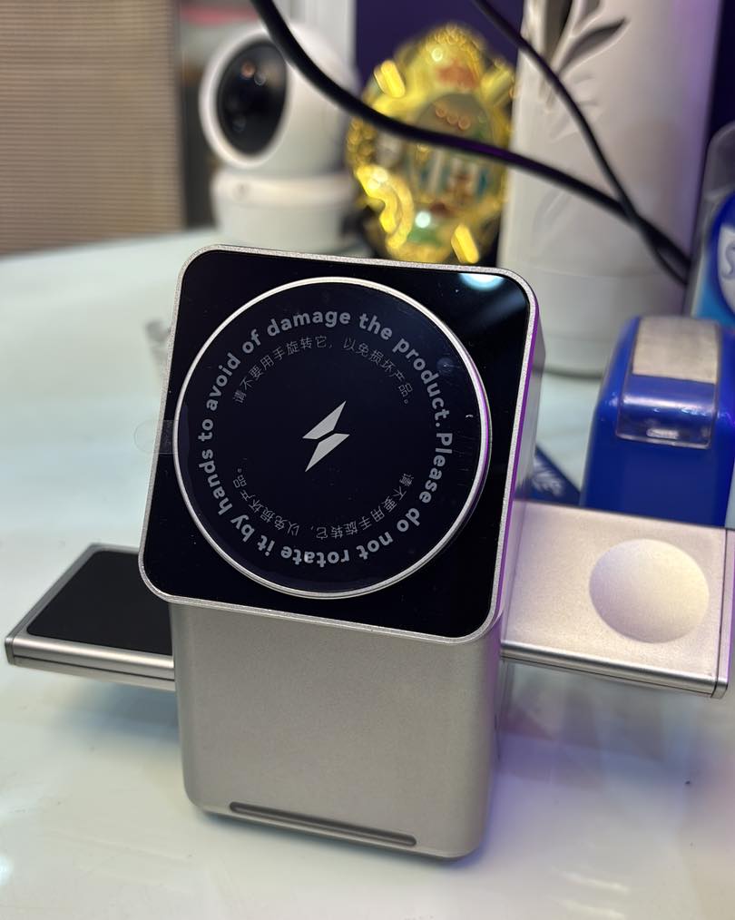 Geometric Wireless Fast Charging 15W 3-in-1 Electric Rotating Charger Code : W030